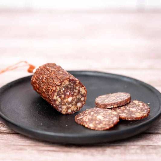 Salami aus Bruderkalb-Aufzucht
